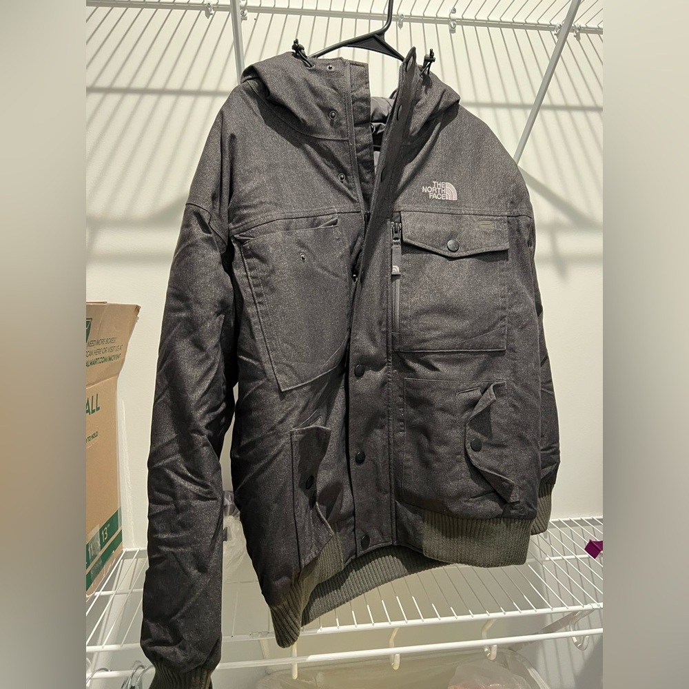 The North Face men’s Bomber Down Filled Jacket, excellent condition. Size L